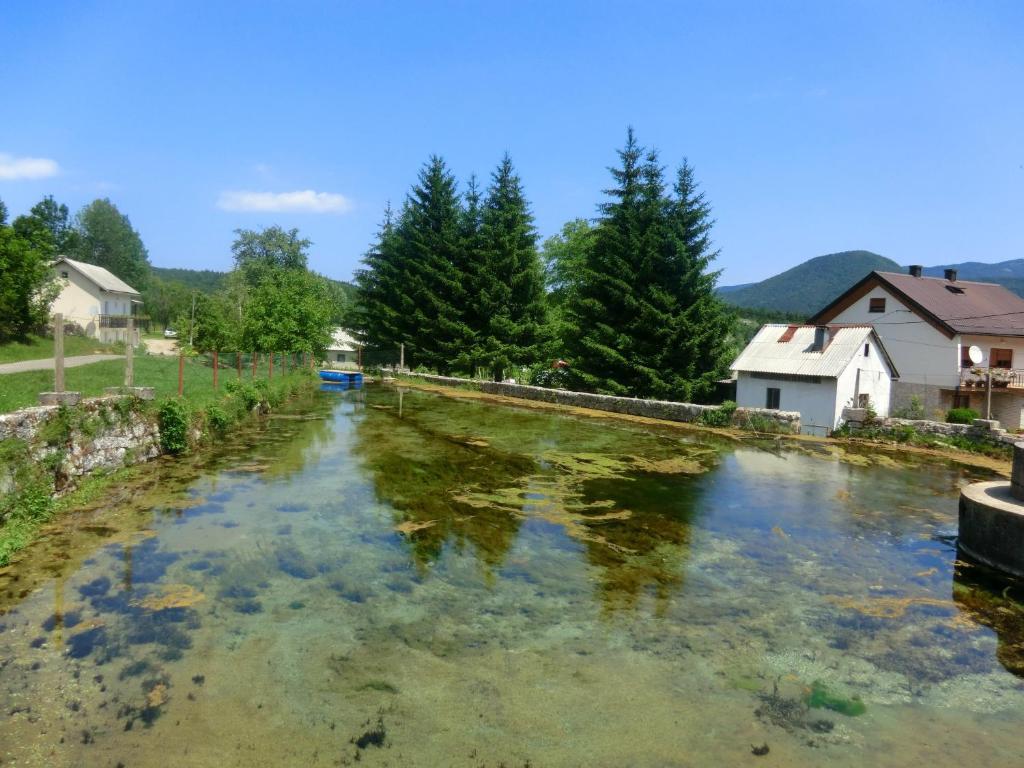 Hotel Pansion Izvor Korenica Exteriér fotografie