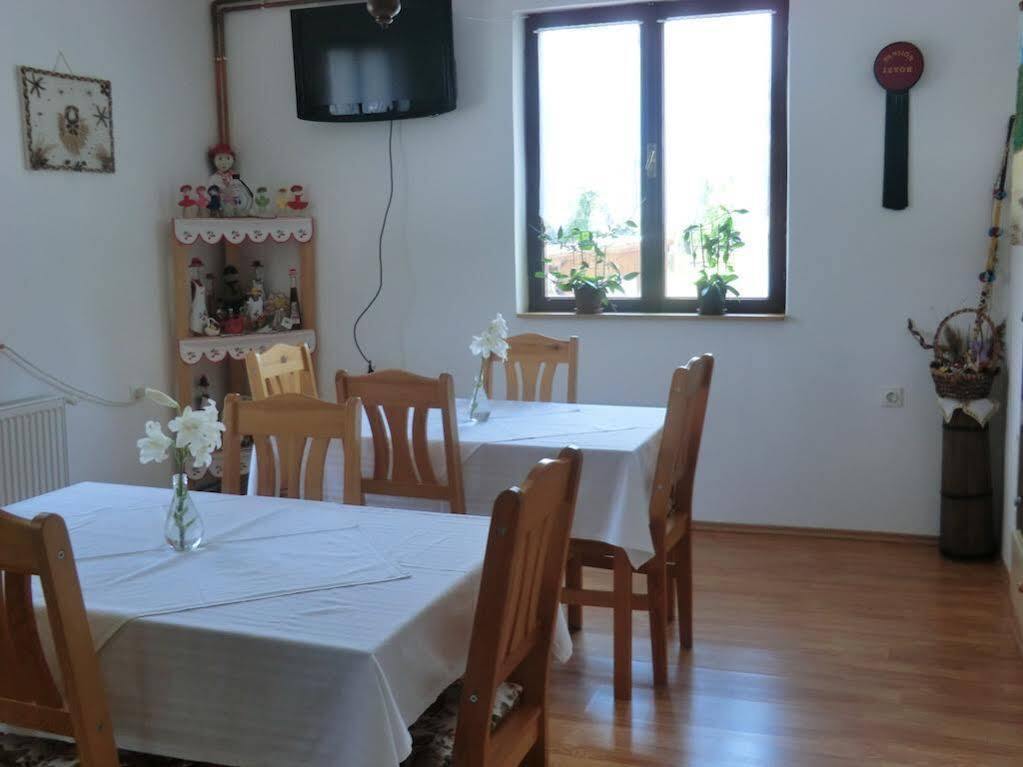 Hotel Pansion Izvor Korenica Exteriér fotografie